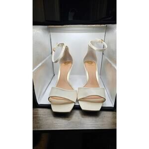 VINCE CAMUTO  WOMEN FEBE  CREAMY WHITE SHOES  SZ  12  NEW IN BOX